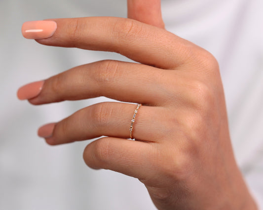 Dizi Baget ve Yuvarlak Pırlanta Yüzük, 14K Sarı-Beyaz-Kırmızı Altın | LR00031D