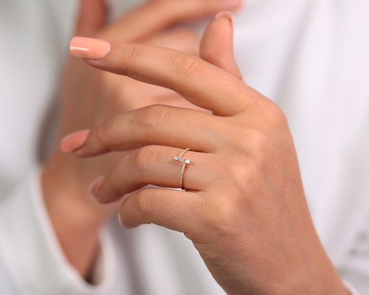 Çapraz Baget Pırlanta Yüzük, 14K Sarı-Beyaz-Kırmızı Altın | LR00034D