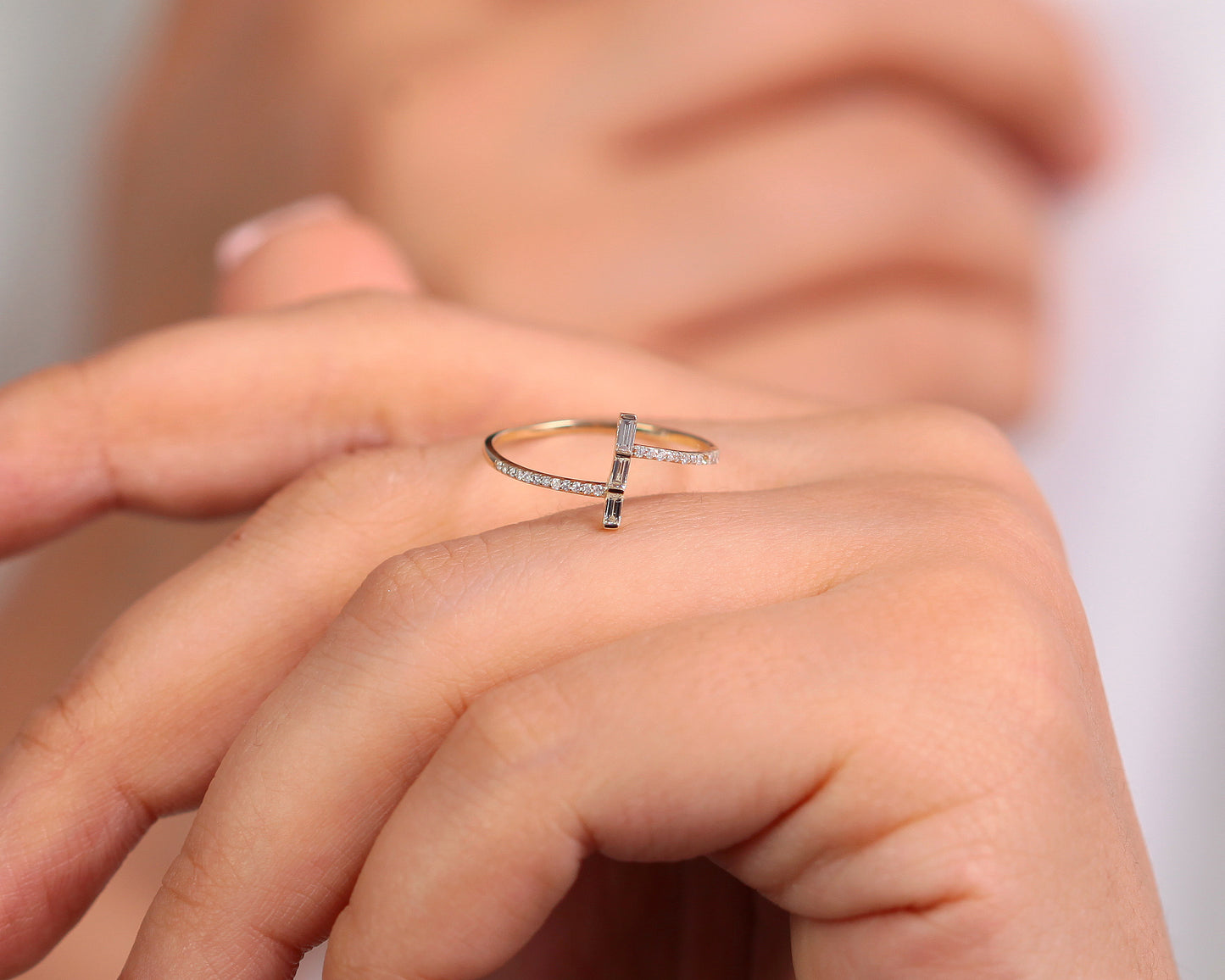 Çapraz Baget Pırlanta Yüzük, 14K Sarı-Beyaz-Kırmızı Altın | LR00034D