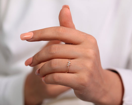 Çaprazlı Baget Pırlanta Yüzük, 14K Sarı-Beyaz-Kırmızı Altın | LR00039D