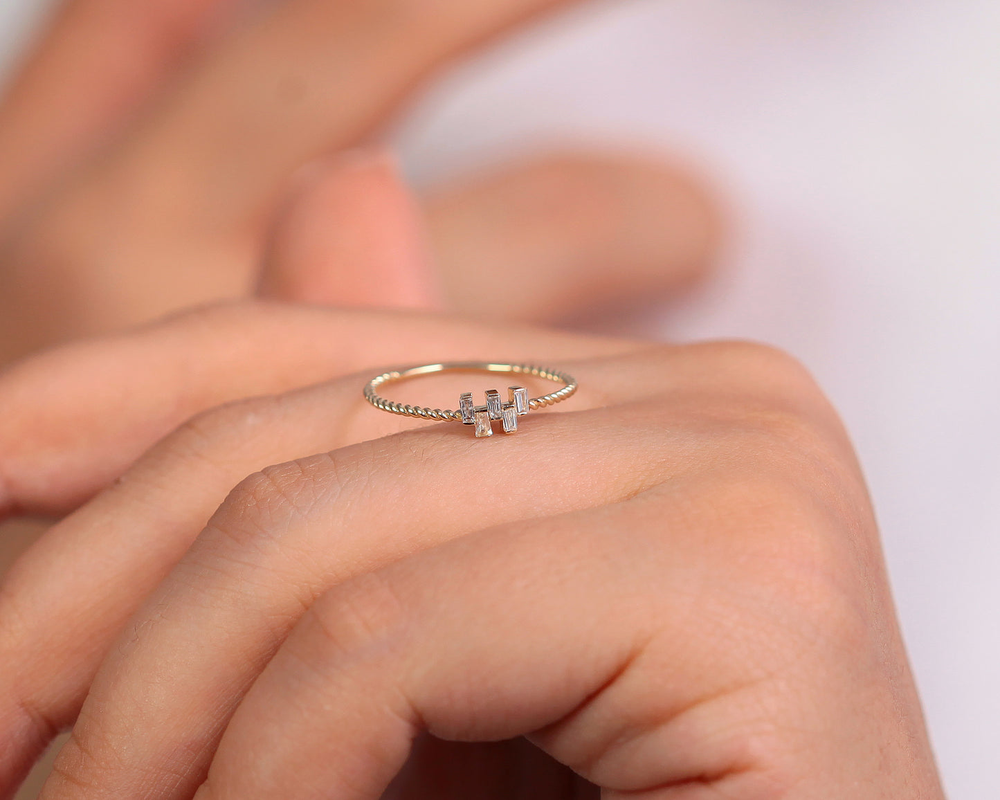 Çaprazlı Baget Pırlanta Yüzük, 14K Sarı-Beyaz-Kırmızı Altın | LR00039D