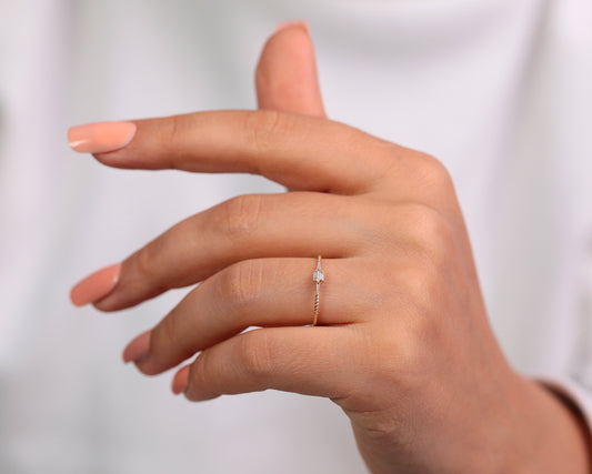 Burgulu Baget-Trapez Pırlanta Yüzük, 14K Sarı-Beyaz-Kırmızı Altın | LR00040D