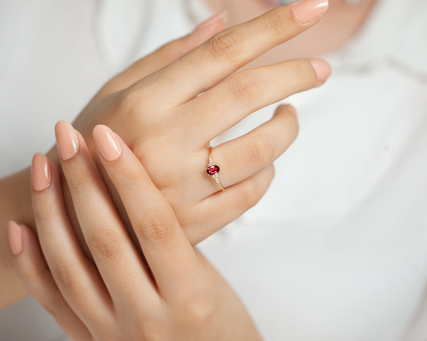 Oval Yakut Pırlantalı Yüzük, 14K Sarı-Beyaz-Kırmızı Altın | LR00054DR