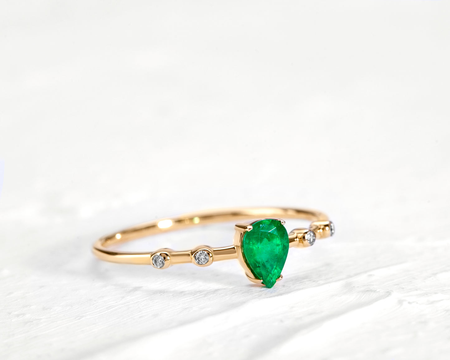 Damla Zümrüt Pırlantalı Yüzük, 14K Sarı-Beyaz-Kırmızı Altın | LR00055DE