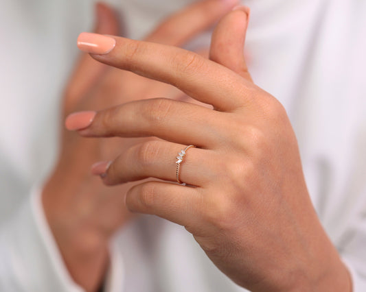 Burgu Dörtlü Markiz Pırlanta Yüzük, 14K Sarı-Beyaz-Kırmızı Altın | LR00047D