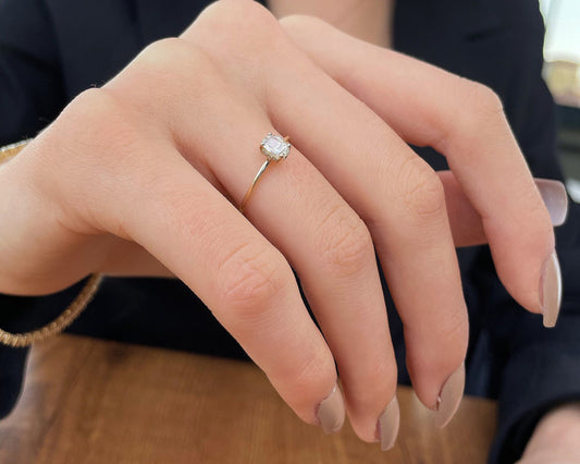 Gül Kesim Oval Pırlanta Tektaş, 14K Sarı-Beyaz-Kırmızı Altın | LR00025D