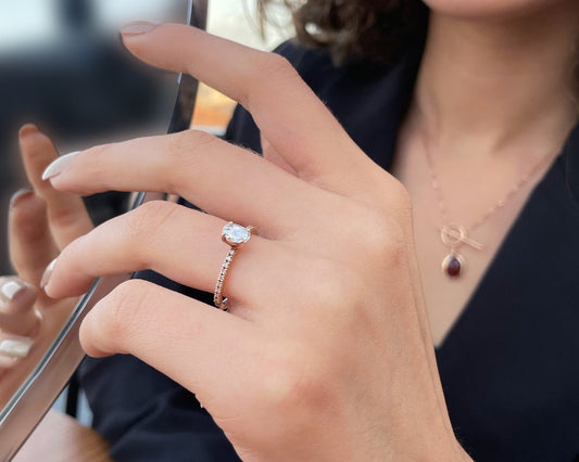 Gül Kesim Oval Pırlanta Tektaş, 14K Sarı-Beyaz-Kırmızı Altın | LR00024D