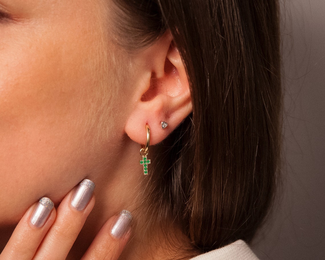 Yeşil Garnet Haç Sallantılı Küpe, 13 MM , 14K Sarı-Beyaz-Kırmızı Altın | LE00034G