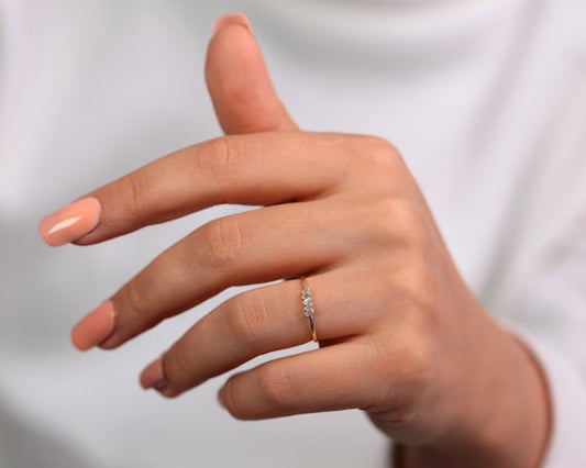 Dizi Baget Pırlanta Yüzük, 14K Sarı-Beyaz-Kırmızı Altın | LR00030D