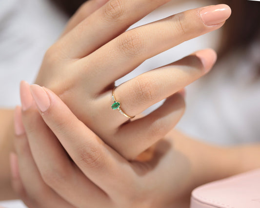 Oval Zümrüt Pırlantalı Sade Yüzük, 14K Sarı-Beyaz-Kırmızı Altın | LR00058DE