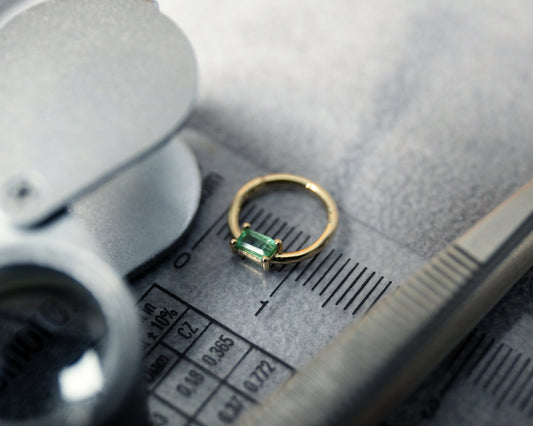 Baget Zümrütlü Halka Piercing, 12 MM , 1.2 MM, 14K Sarı-Beyaz-Kırmızı Altın | LC00008E