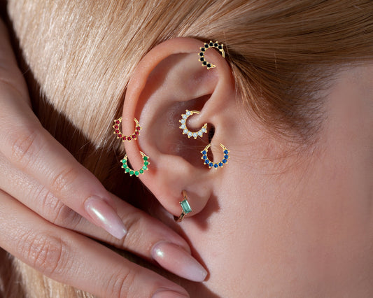 Dokuz Zümrütlü Halka Piercing, 13 MM , 1.2 MM, 14K Sarı-Beyaz-Kırmızı Altın | LC00006E