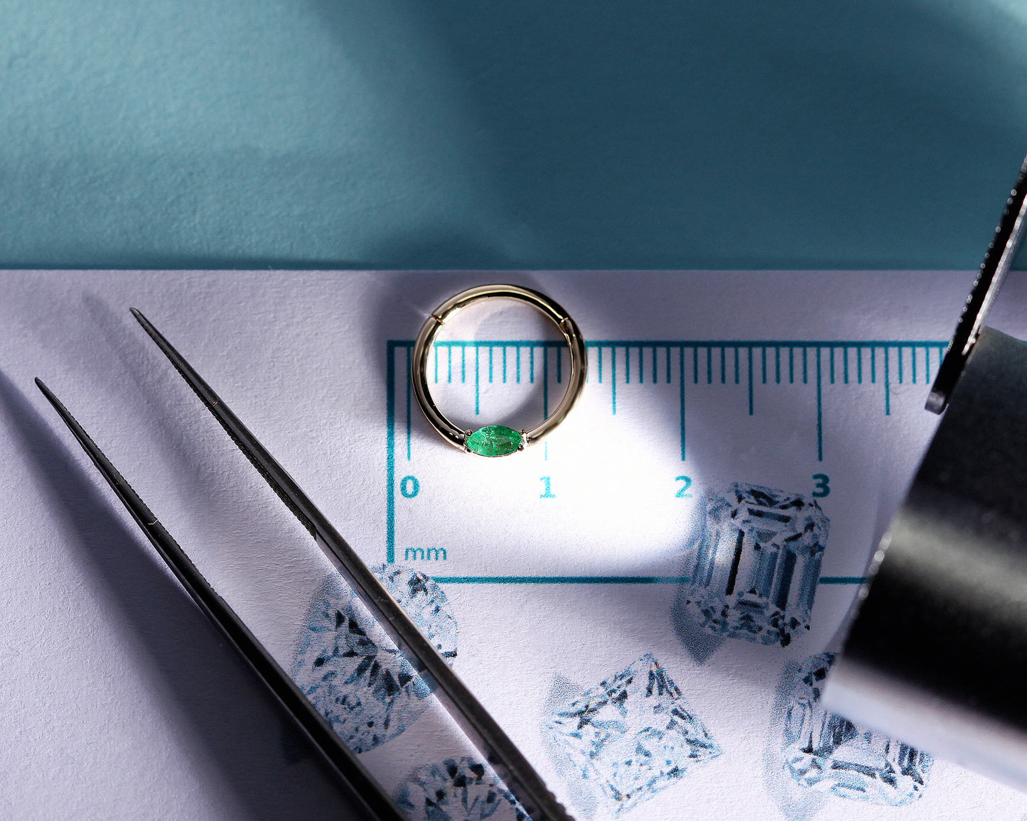 Markiz Zümrütlü Halka Piercing, 10-12 MM , 1.2 MM, 14K Sarı-Beyaz-Kırmızı Altın | LC00028E