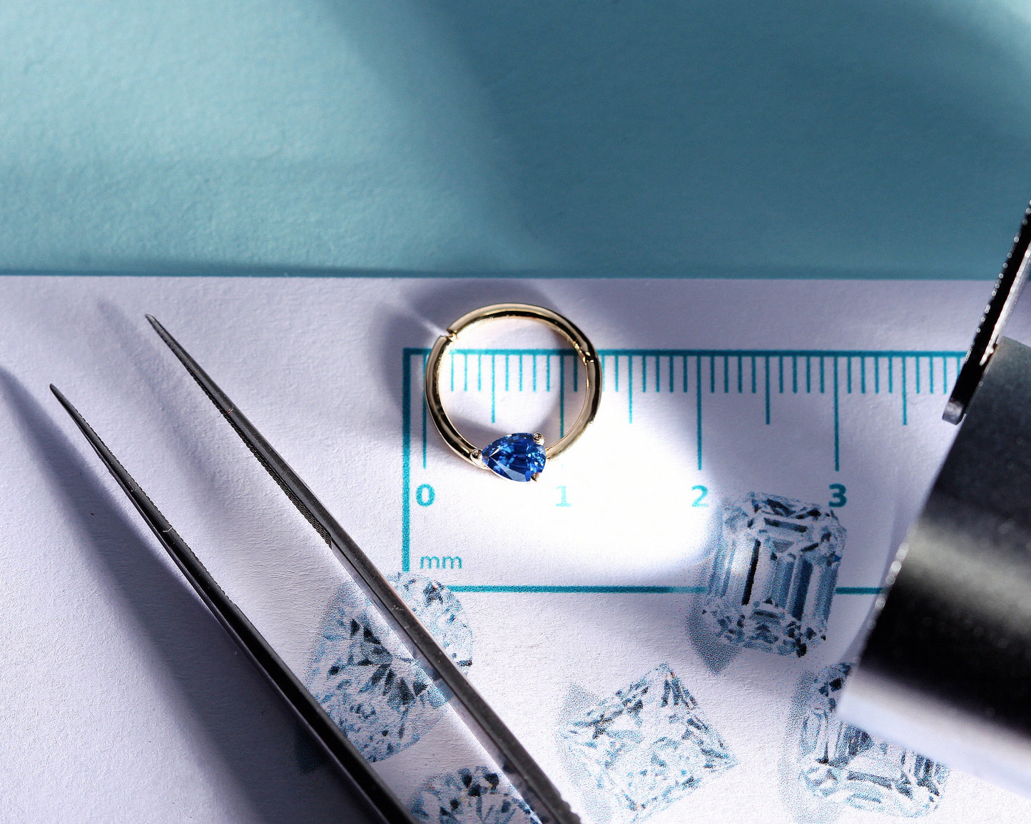 Damla Safirli Halka Piercing, 10-12 MM , 1.2 MM, 14K Sarı-Beyaz-Kırmızı Altın | LC00027S