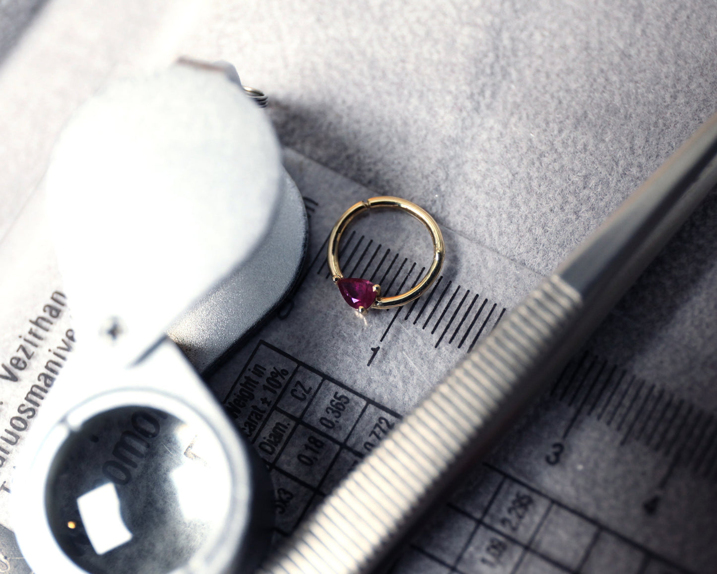 Damla Yakutlu Halka Piercing, 10-12 MM , 1.2 MM, 14K Sarı-Beyaz-Kırmızı Altın | LC00027R