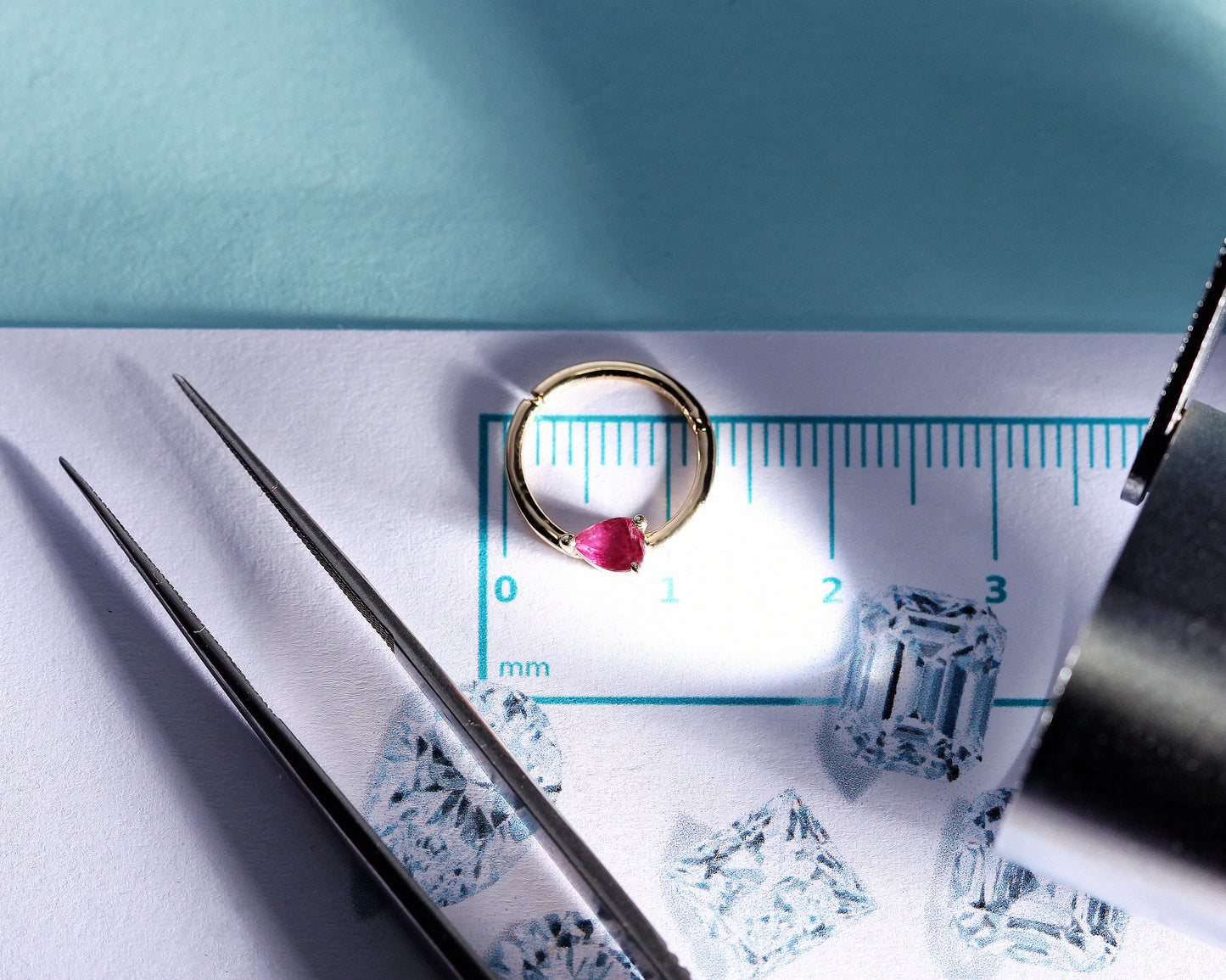 Damla Yakutlu Halka Piercing, 10-12 MM , 1.2 MM, 14K Sarı-Beyaz-Kırmızı Altın | LC00027R